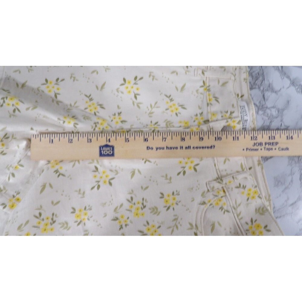 Judy Blue All‎ Over Floral Yellow Print Mid Rise Denim Shorts Stretch Size 1XL - Picture 11 of 13